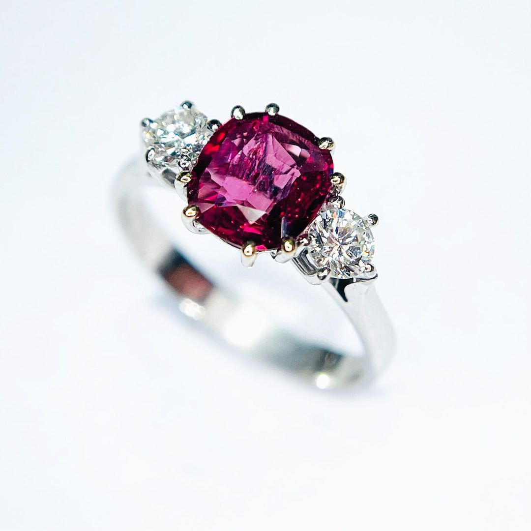 Capodagli Gold Gold Ring 18kt Thai Ruby 1,24ct y diamantes