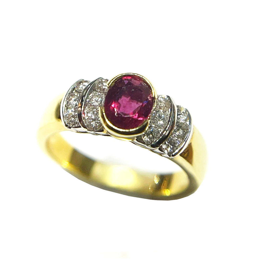 Capot d'anneau en or jaune 18kt Rubis 0.72ct et diamants