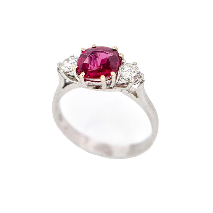 18kt white gold ring with 1.24ct Thai Ruby and diamonds