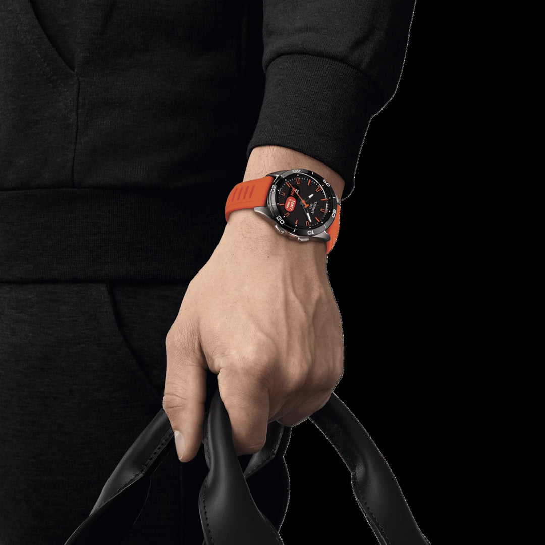 Reloj Tissot T-Touch Connect Sport 43,75 mm de color naranja cuarzo titanio T153.420.47.051.02