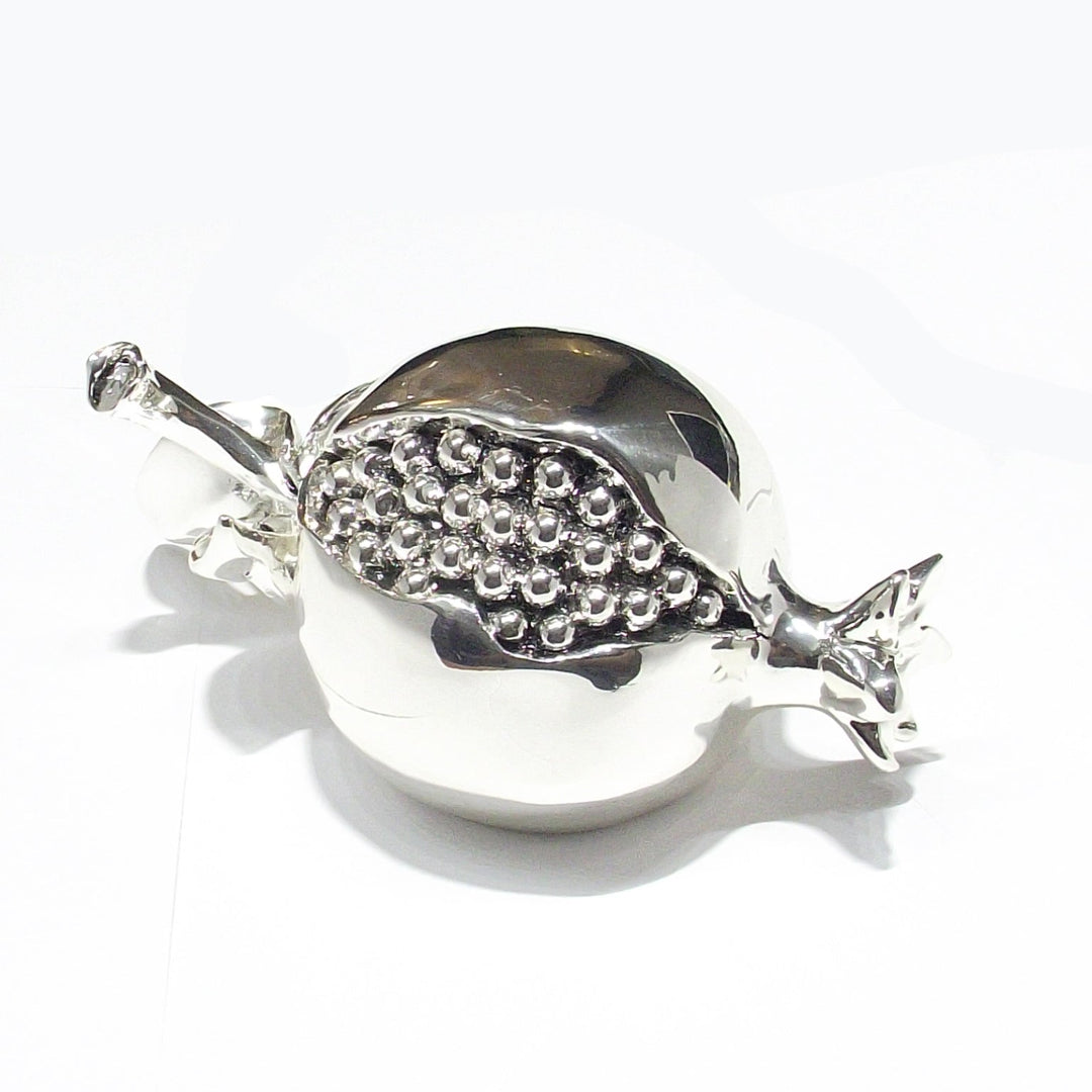 Sovereign pomegranate with leaf resin 12cm laminated silver R 15097