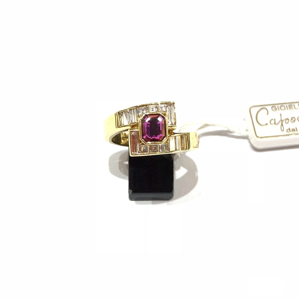Capodagli anello oro giallo 18kt Rubino Thailandese 1,25ct e Diamanti taglio Baguette Princess - Gioielleria Capodagli