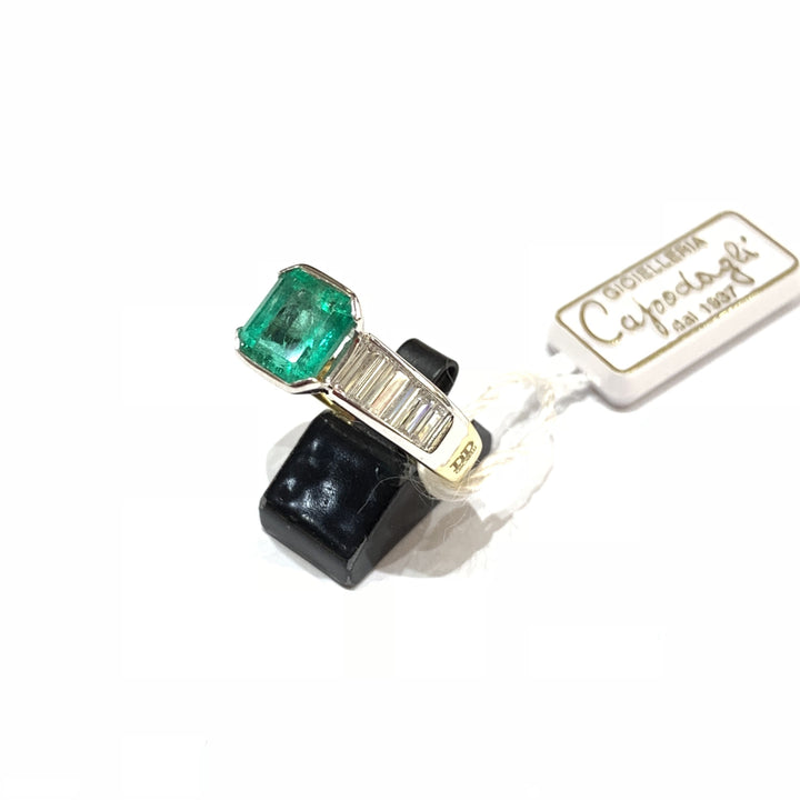 Davite & Delucchi anello oro 18kt smeraldo 2,14ct diamanti Baguette - Gioielleria Capodagli