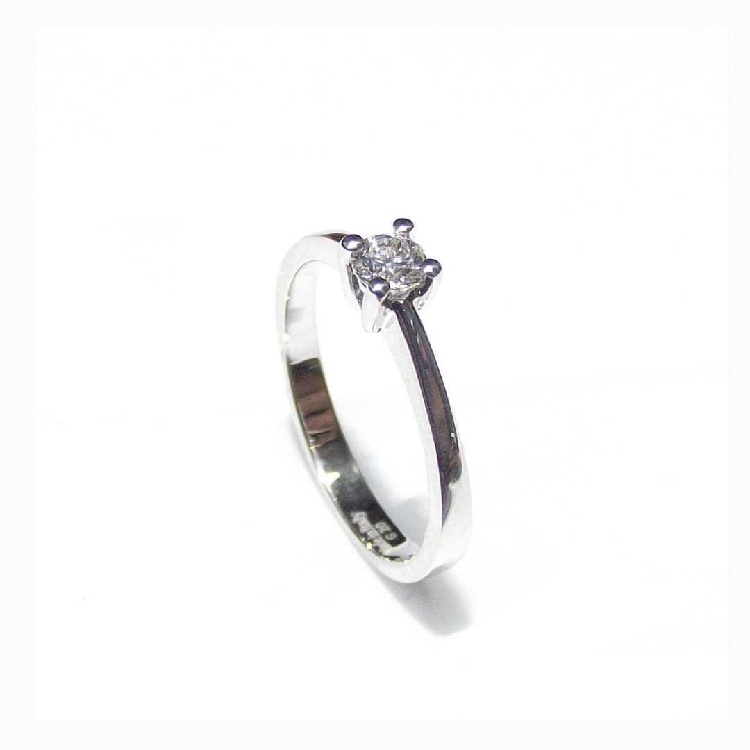 Davite & Delucchi anello solitario in oro bianco 18kt con diamante 0,20ct colore G purezza VS 0048XS - Gioielleria Capodagli