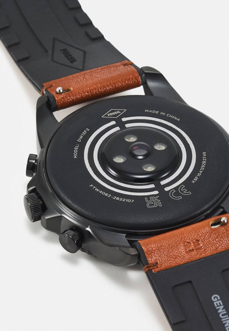 Reloj inteligente Fosssil Gen 6 con correa de cuero marrón FTW4062